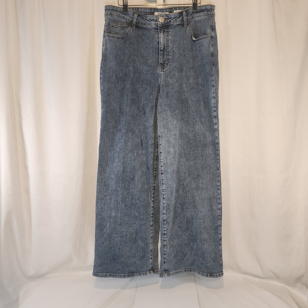 A Beautiful Soul High-waisted, wide-leg light wash denim jeans Size 14